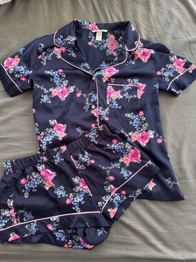Discontinued Y2k Victoria secret silky satin pajamas